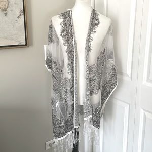 Stunning David and White Pattern Fringe Wrap Kimono